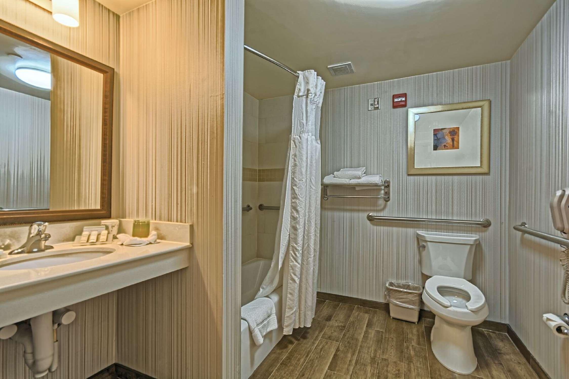 Hilton Garden Inn By Hilton Mount Laurel Buitenkant foto