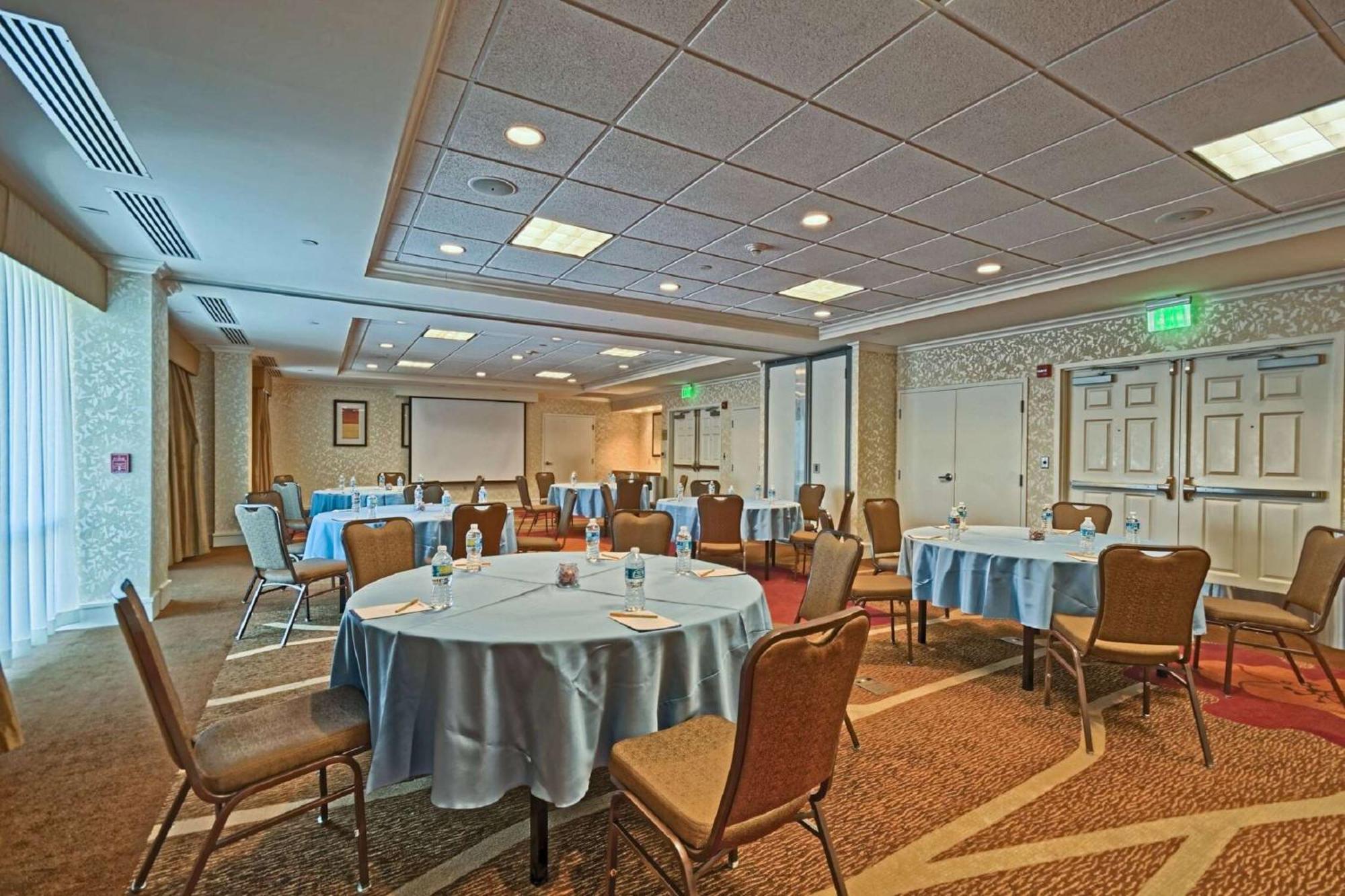 Hilton Garden Inn By Hilton Mount Laurel Buitenkant foto